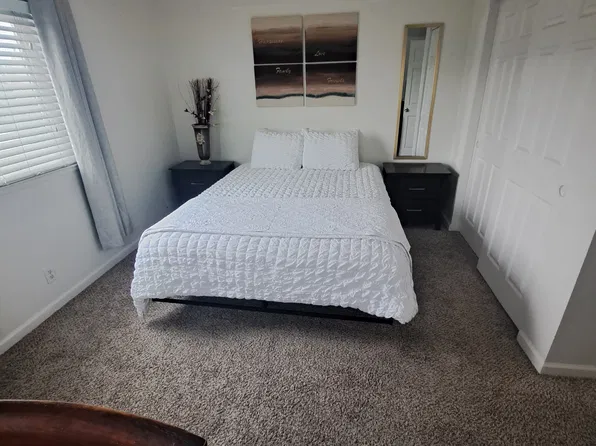 450 Golf Cir E #2, Manteca, CA 95337