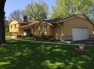 2060 W Fairlane Ave, Glendale, WI 53209