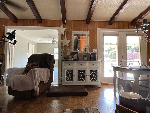 4th image of 405 Shady Oak St