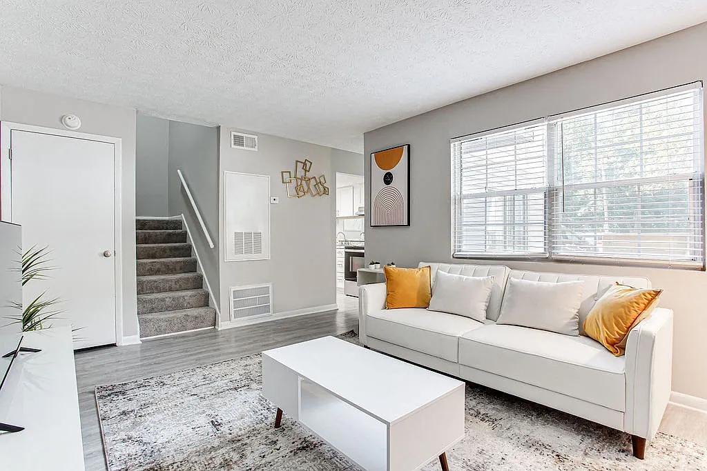 The Cobb Apartments-Townhomes — Photo 2
