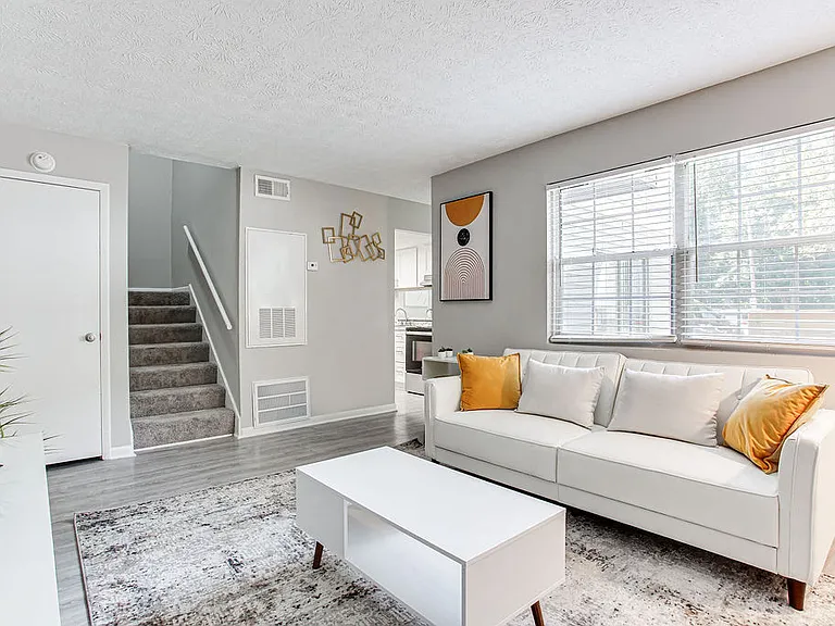 The Cobb Apartments-Townhomes — Photo 2