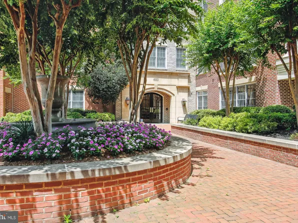 600 2nd St #104, Alexandria, VA 22314