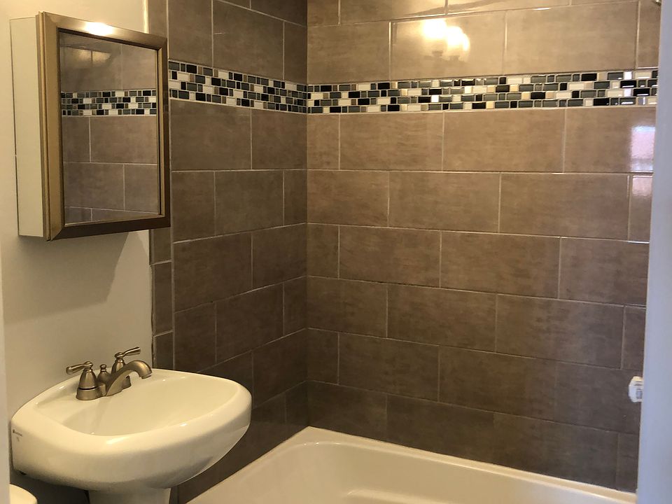 1st image of 929 Regina Dr