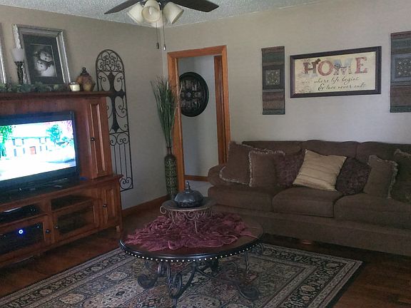5th image of 608 W Elm St