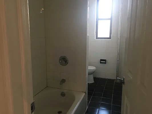 Rented by Lang Realty LLC | media 9