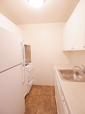 5th image of 94 E 4th St APT 207