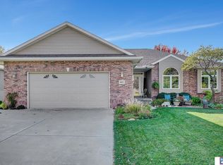 6621 Meursault Dr, Lincoln, NE 68526