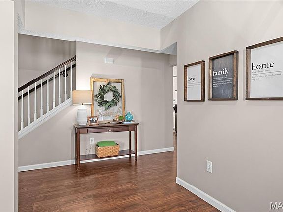 3rd image of 105 Montrose Ct