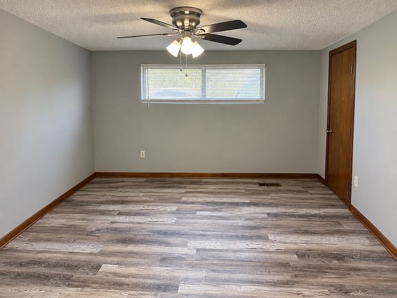 5th image of 902 Hartwell Dr APT A