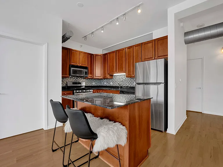 1200 W Monroe St #412 — Photo 9