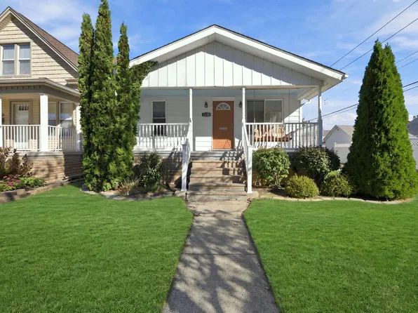 1228 Poplar St, Wyandotte, MI 48192
