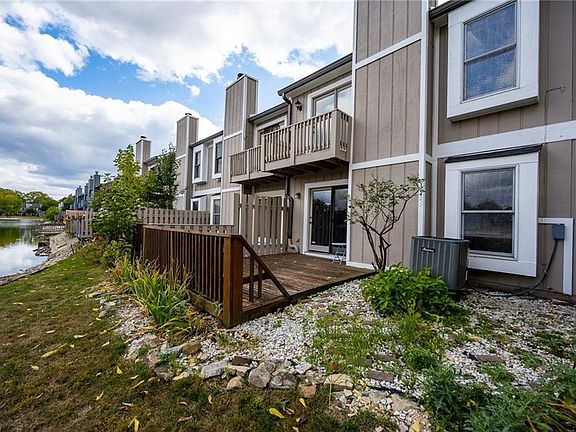 3rd image of 3228 Sandpiper South Dr