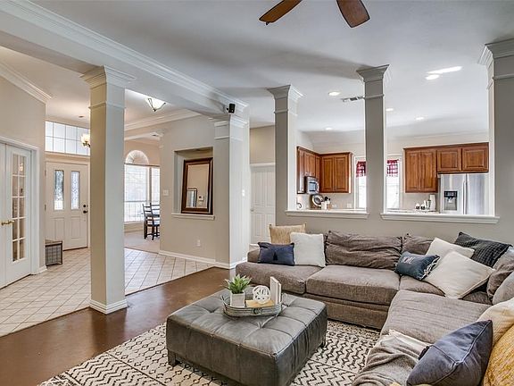 3rd image of 4557 Paddington Ln