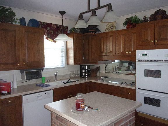 5th image of 734 Sumter Ave