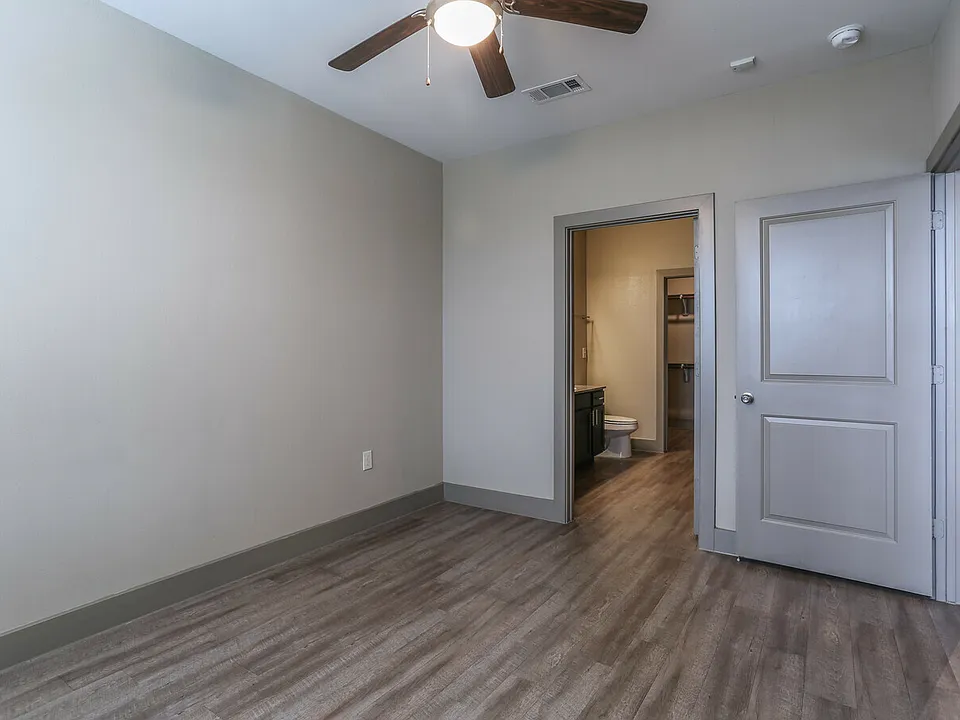 Oaks at Wayside Apartments