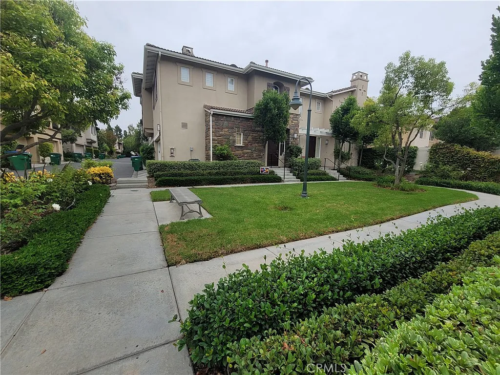 Building Photo - 74 Rosenblum #108