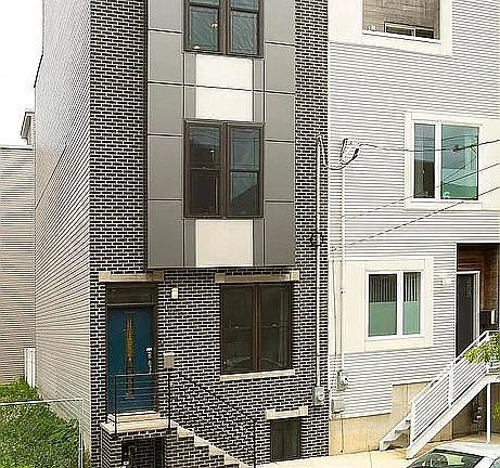 2nd image of 1903 E Cumberland St