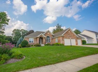 5406 Regents Park Rd, Rockford, IL 61107