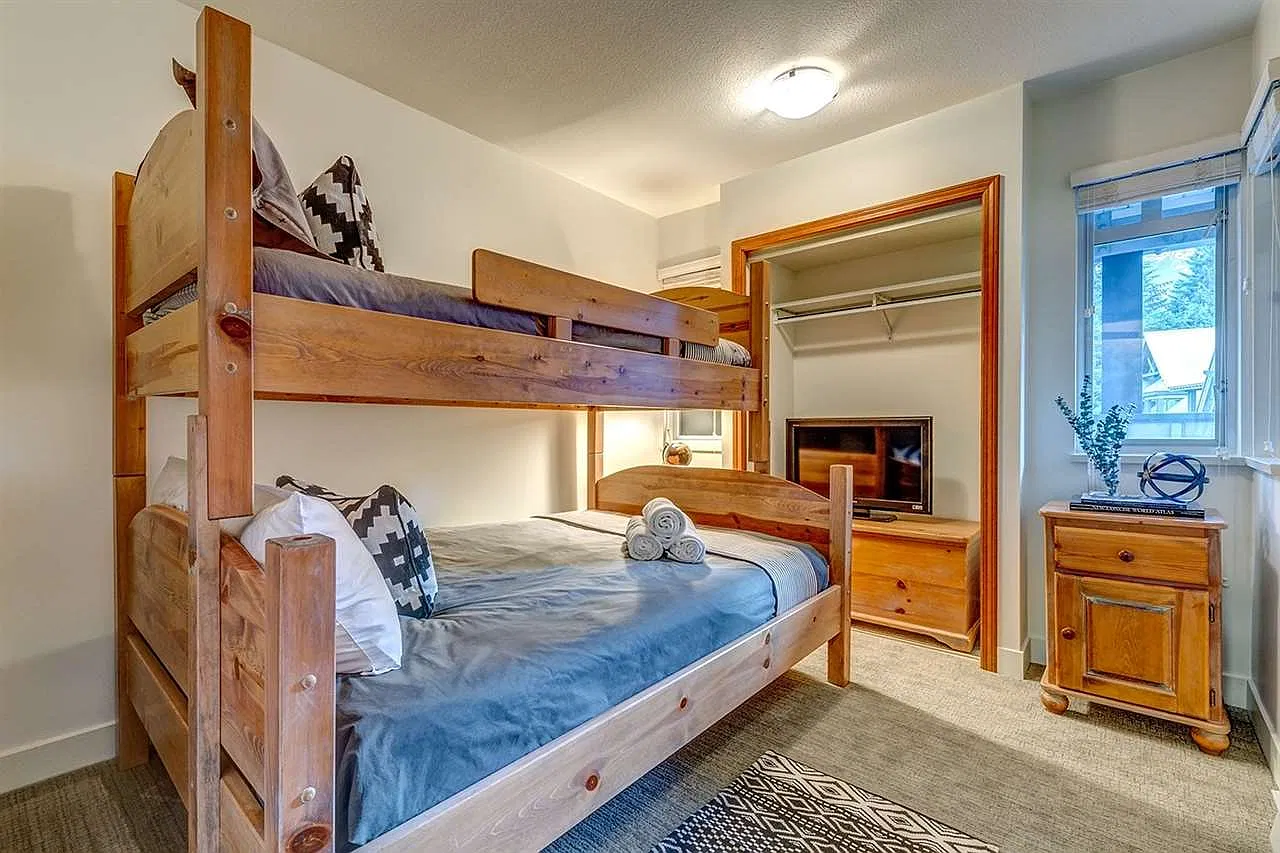 2 bed, 870 sqft, $4,000 — Photo 2