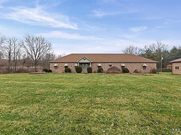 3rd image of 728 Shawnee Rd