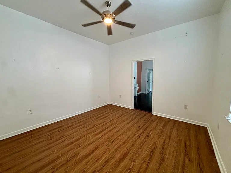 2923 Banks St — Photo 3