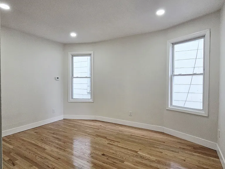 15 Dwight St — Photo 9