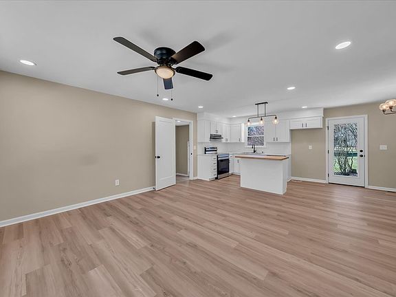 5th image of 191 Shawna Ln