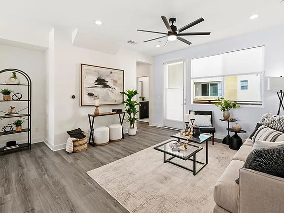 4th image of 748 Shoreline Rd