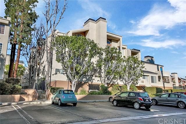 1st image of 5530 Owensmouth Ave APT 327
