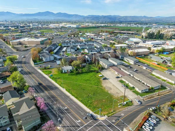 2129 Table Rock Rd, Medford, OR 97501