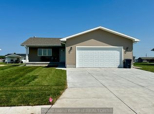 522 8th St, Phillips, NE 68865