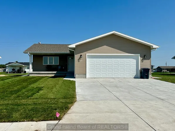 522 8th St, Phillips, NE 68865