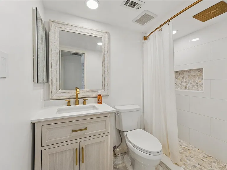 4450 Sherwood Ln #8 — Photo 4