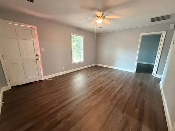 2 bed, 1.0 bath, $995 — Photo 2