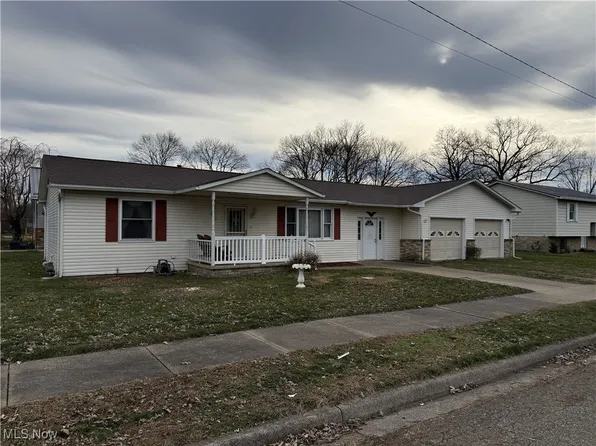 937 3rd St SW, New Philadelphia, OH 44663