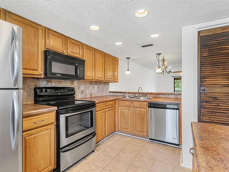 108 Woodlands Ct #108 — Photo 5