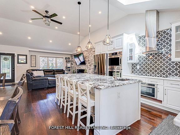 5th image of 5837 Yonge St