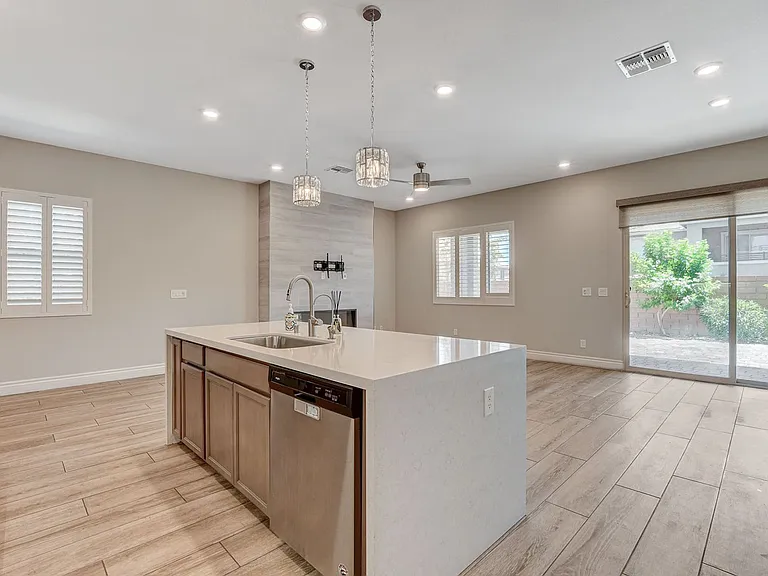 4124 Elegant Chateau St — Photo 16