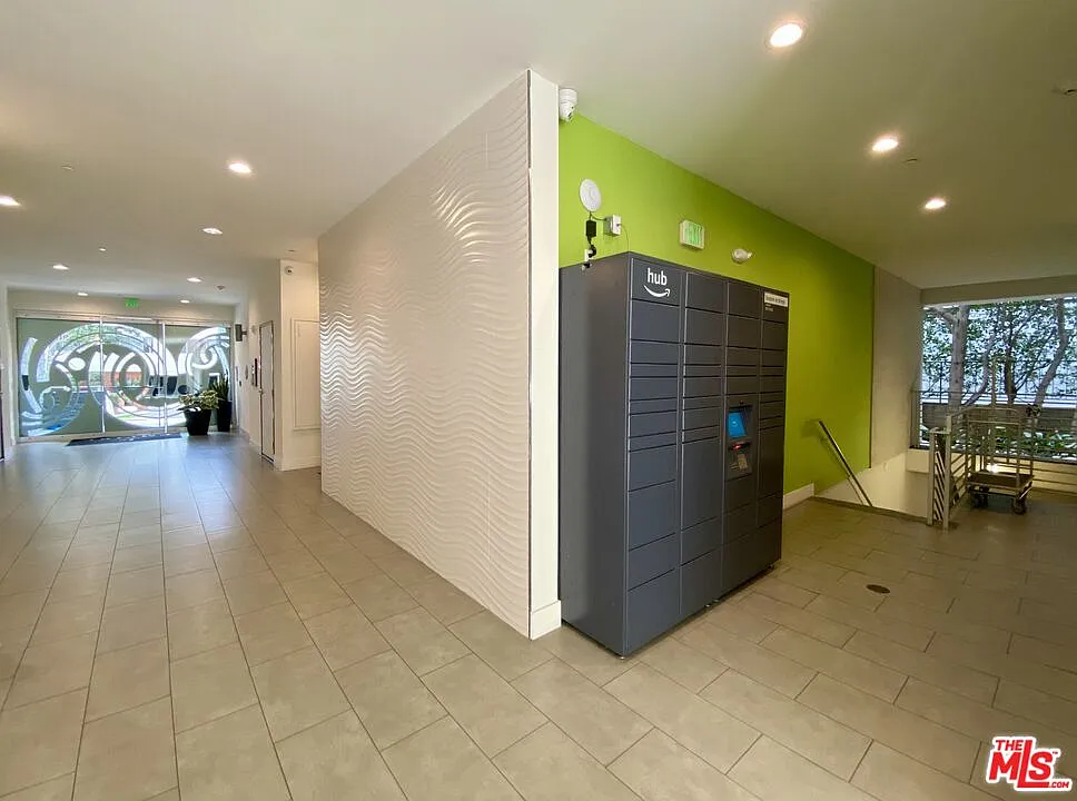 2 bed, 2.0 bath, 1230 sqft, $5,400 — Photo 2