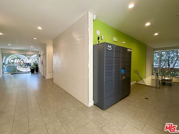 2nd image of 1232 Kings Rd #302