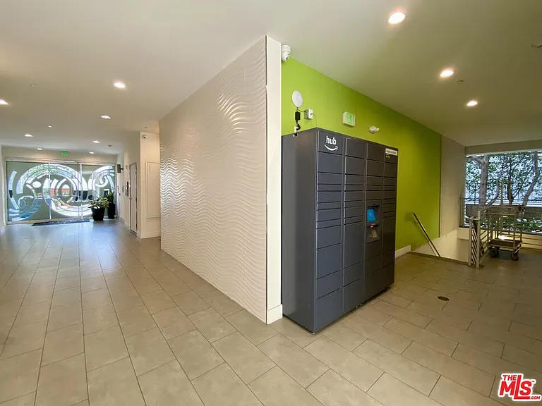 1232 Kings Rd #302 — Photo 2