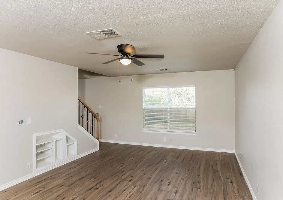 3 bed, 2.5 bath, 1534 sqft, $1,520 — Photo 4