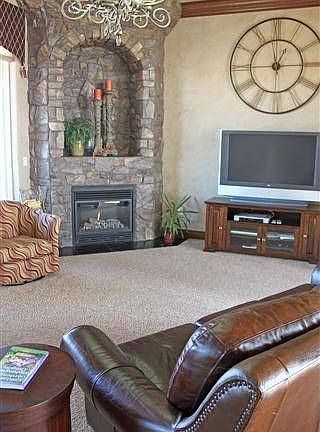 5th image of 2856 Riverbend Dr