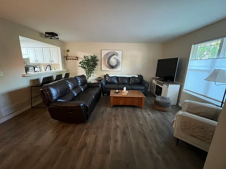 2815 Rigden Pkwy #4 — Photo 2