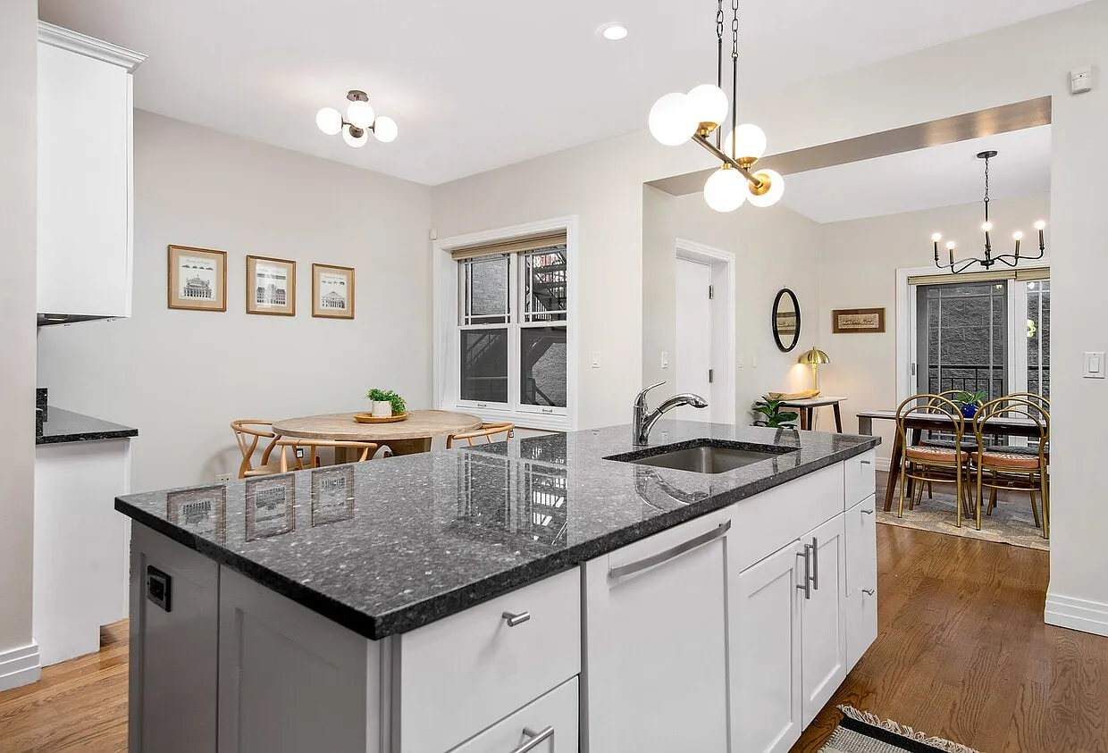 4 bed, 4.5 bath, 4000 sqft, $8,000 — Photo 3