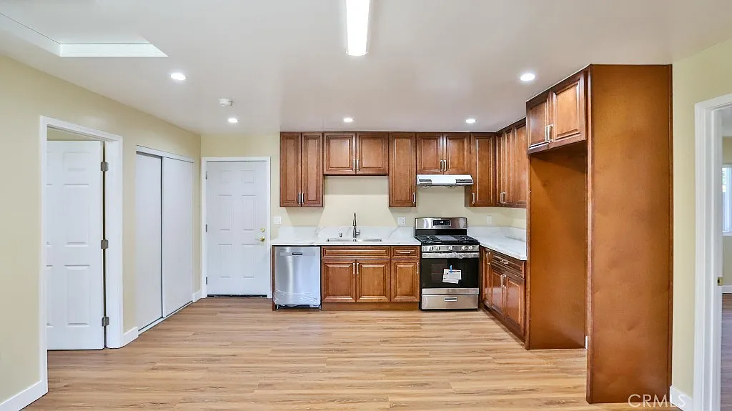 2 bed, 831 sqft, $3,100 — Photo 4