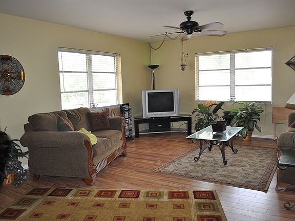 Corner unit- light and brigh