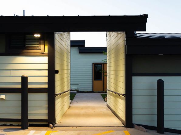 525 N College Ave #D105