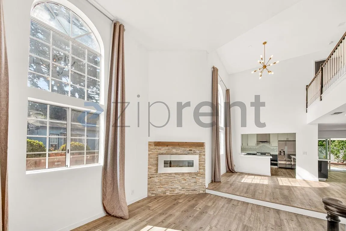 Building Photo - 2481 S Bundy Dr
