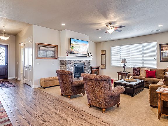4th image of 3800 Paradise Village Dr #6